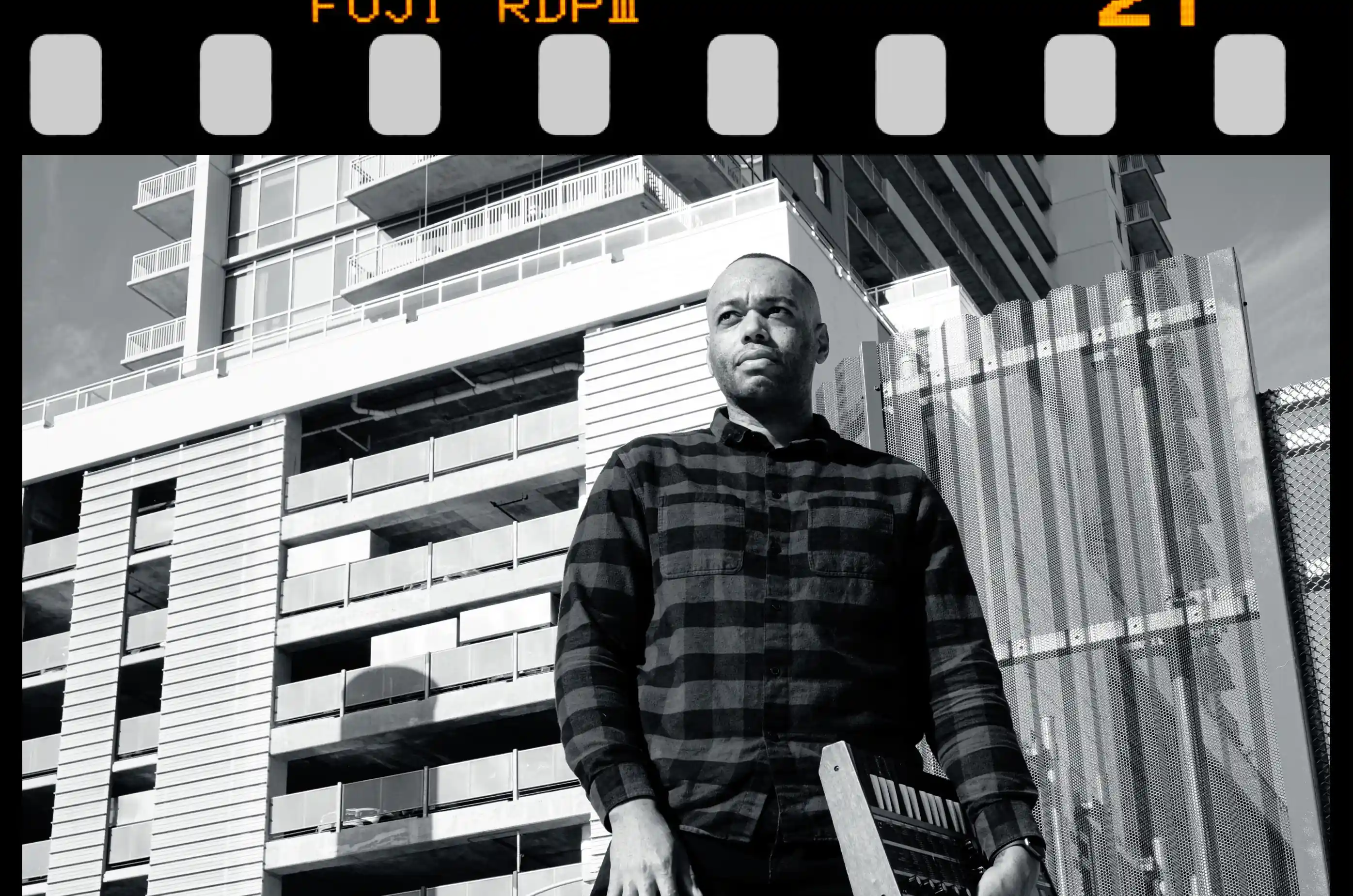 ARBZ - Black and white film photo holding synthesizer — Brand photography