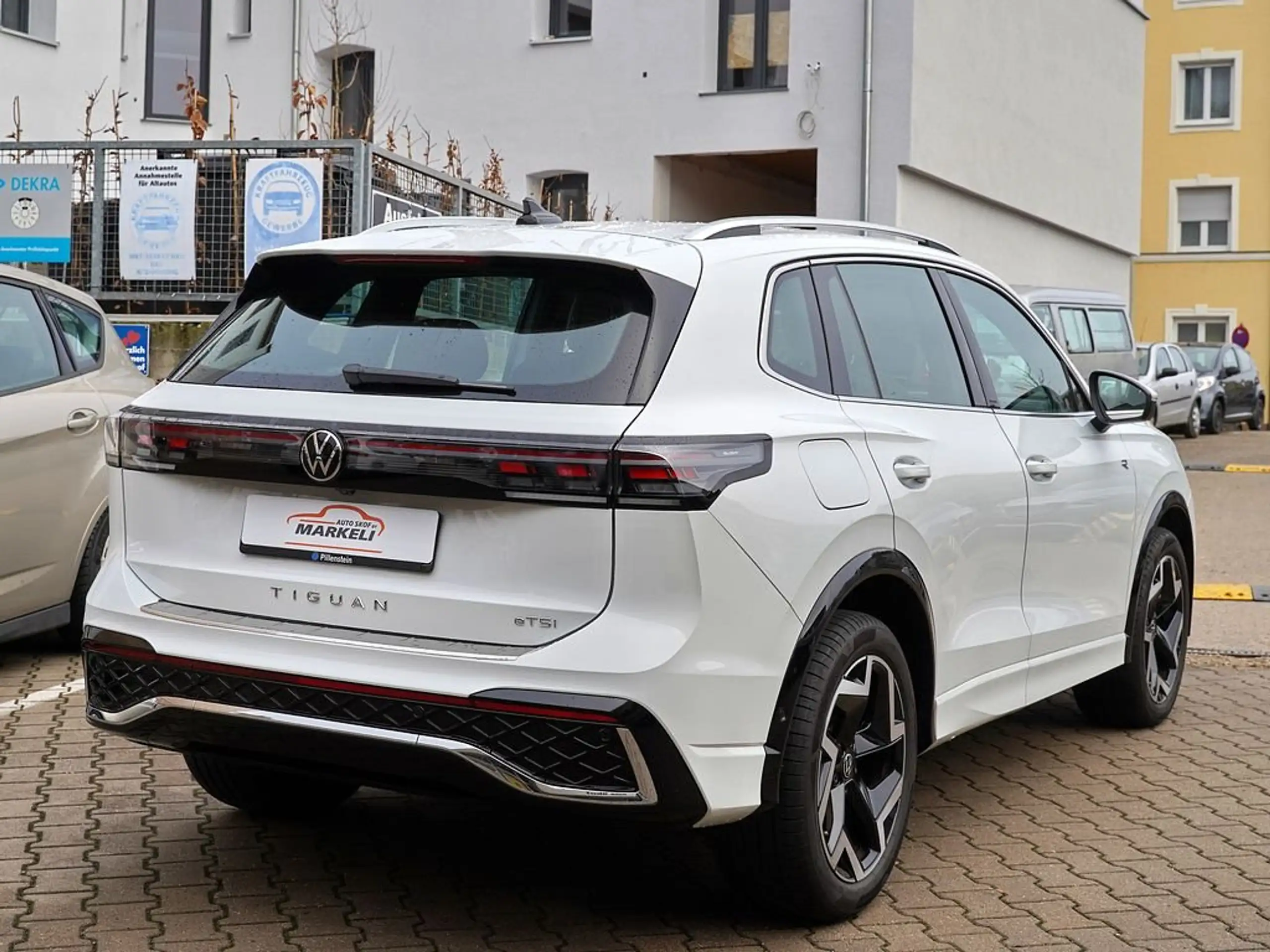 Volkswagen Tiguan 1.5 eTSI | R-Line | 360 | IQ | NAVI | Standheizung