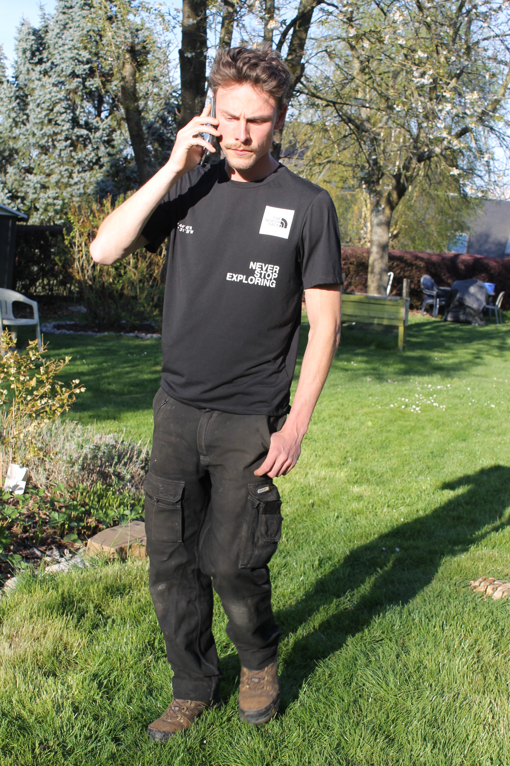 Valentin Godart en train d'appeler