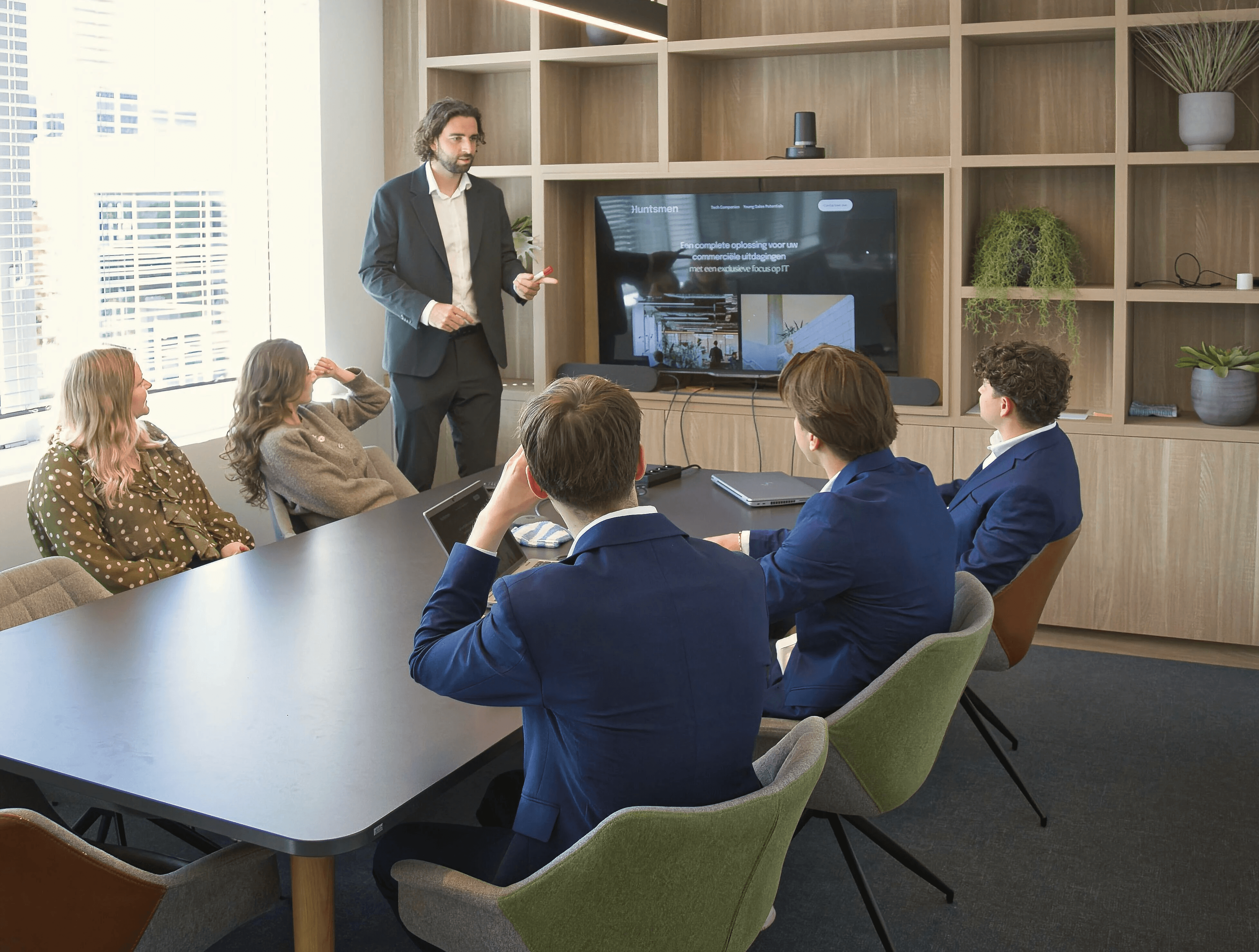 Sales team tijdens een training bij Huntsmen