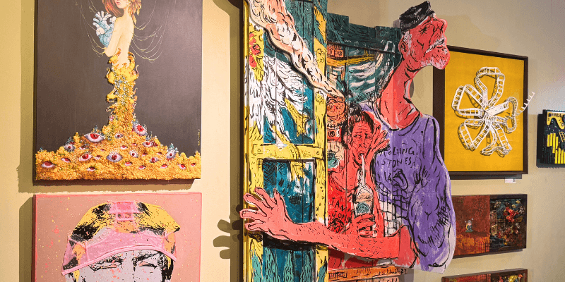 Koleksi karya seni artis Malaysia menghiasi dinding Aperture Cafe, TTDI.