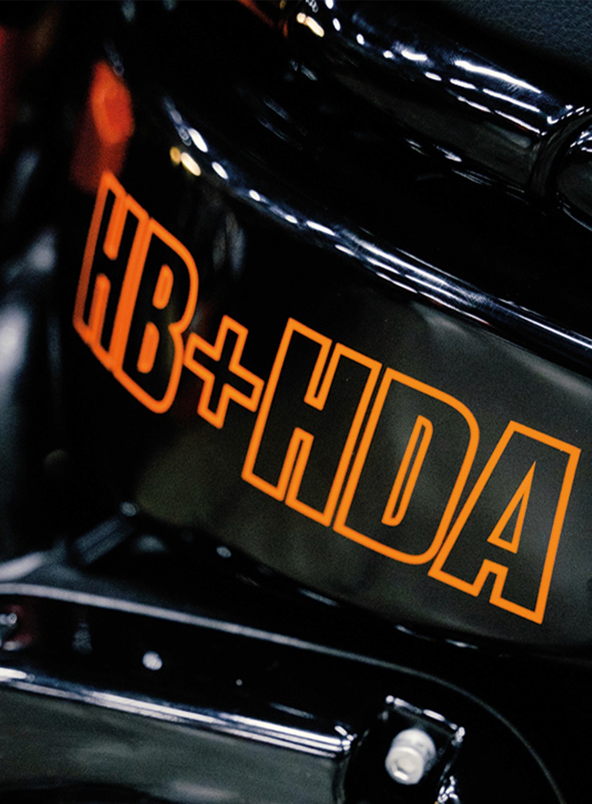 - Sculpted neck with soft white tulip