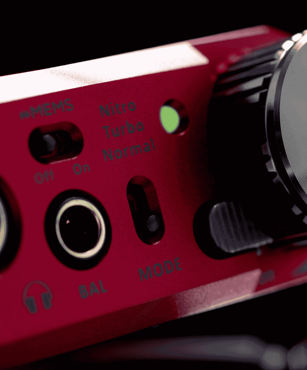 iFi Audio iDSD Diablo 2 - front zoom - LE STUDIO HIFI
