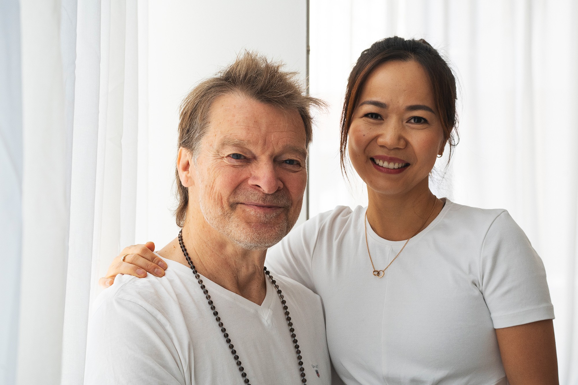 Der Übungsraum von Jivamukti Yoga Cologne im Morgenlicht