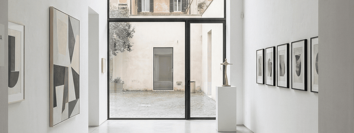 современное искусство в галерее Рима, минималистичное пространство