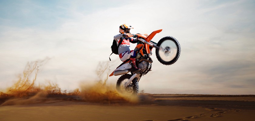 rent-ktm-motorbike-dubai-desert