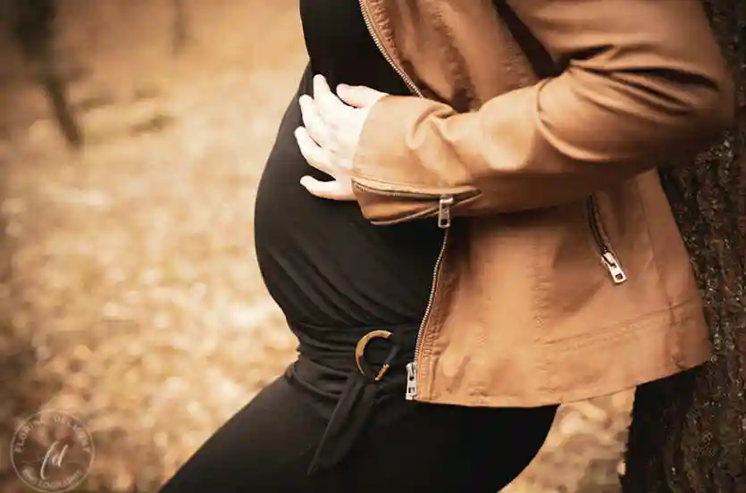 Soins de kinésithérapie contre le relâchement de la sangle abdominale pratiquée par Marine Evrard.