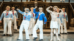 ENO, HMS Pinafore 2021, ENO-koret, Marcus Farnsworth, Elgan Llyr Thomas, Ossian Huskinson © Marc Brenner