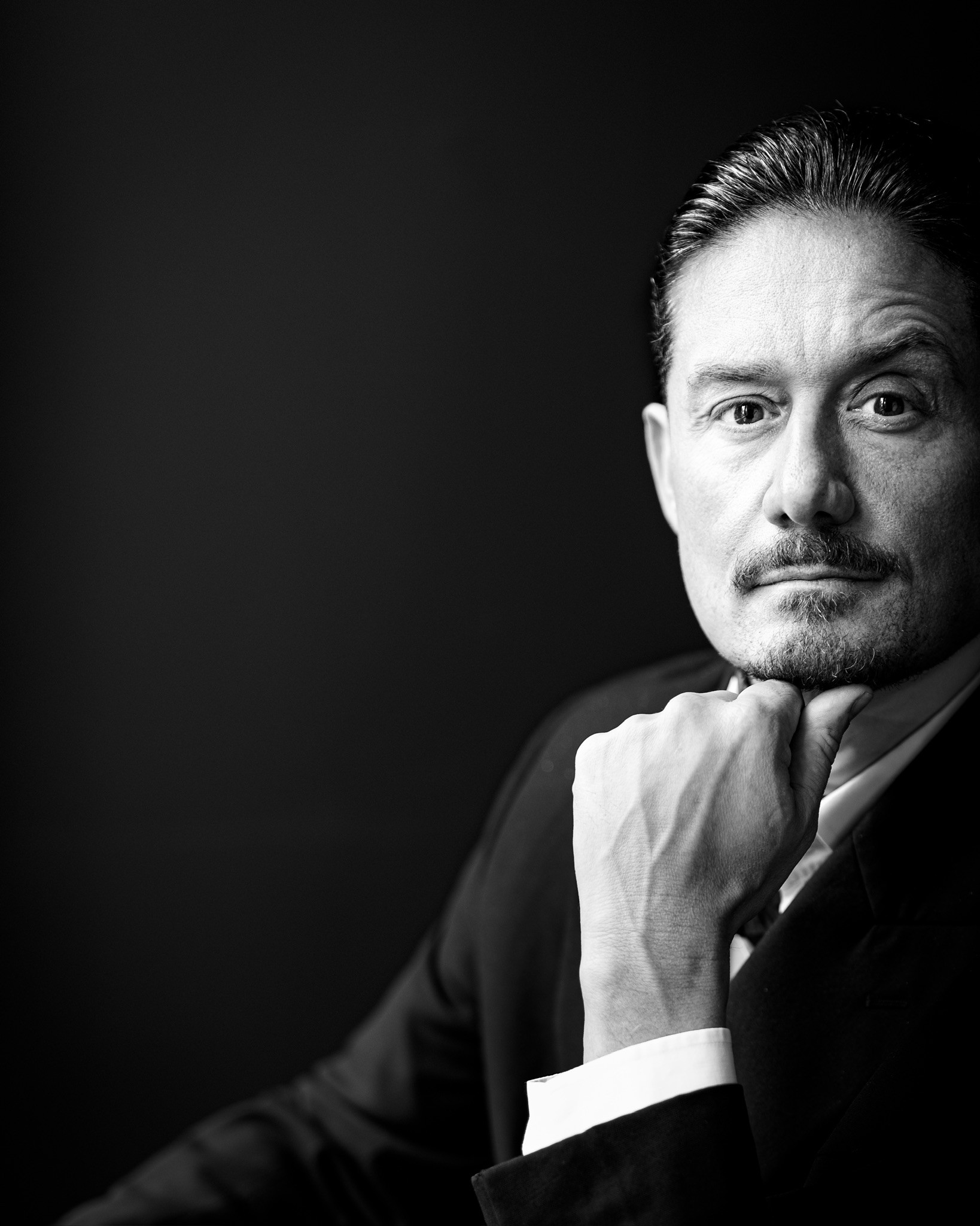 Concetrated triathlete grayscale