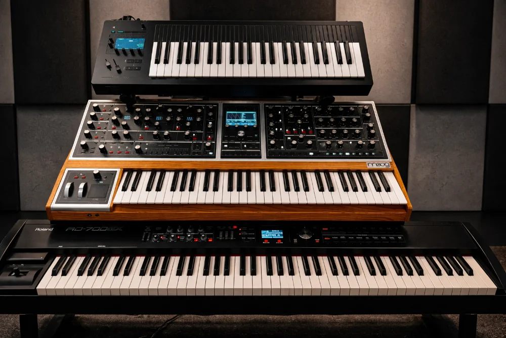 Moog_One_Osmose_Roland_RD700