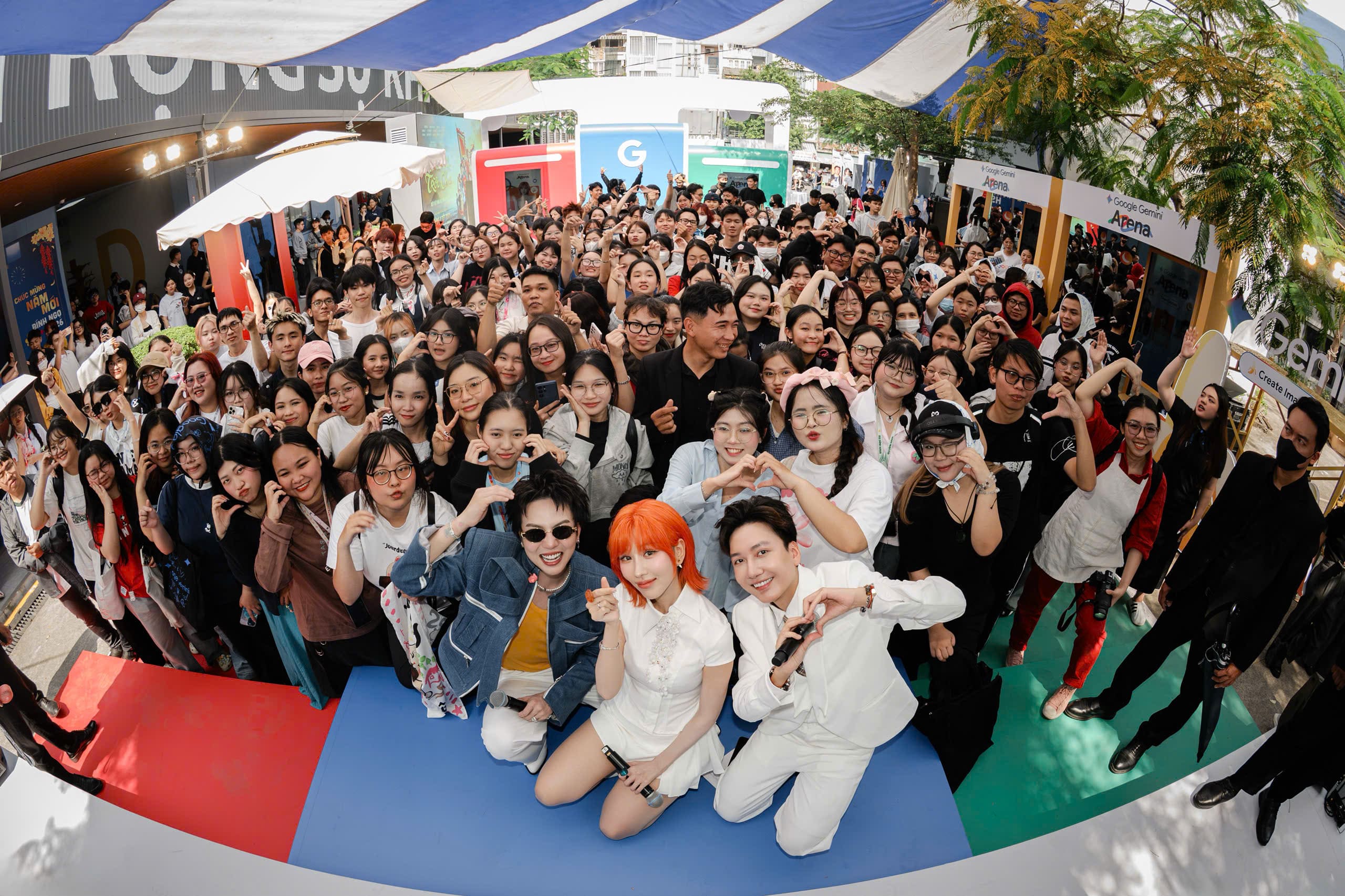 Sinh viên HSU bùng nổ trải nghiệm tại Google Gemini Arena – Đấu trường AI lớn nhất Đông Nam Á