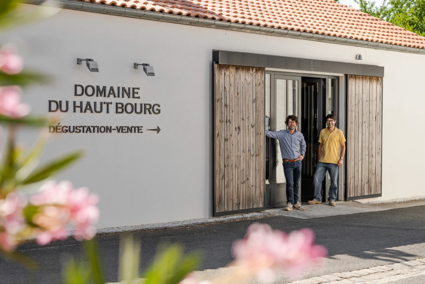 Entrée du caveau de dégustation et de vente du Domaine du Haut Bourg