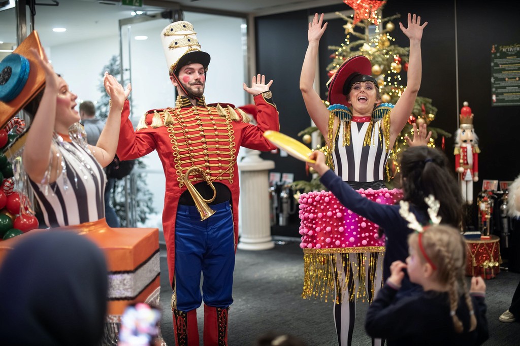 Live ballet performance during dinner