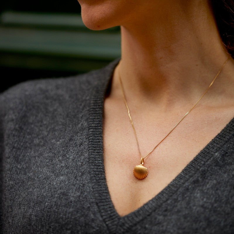 necklace macro cardiidae