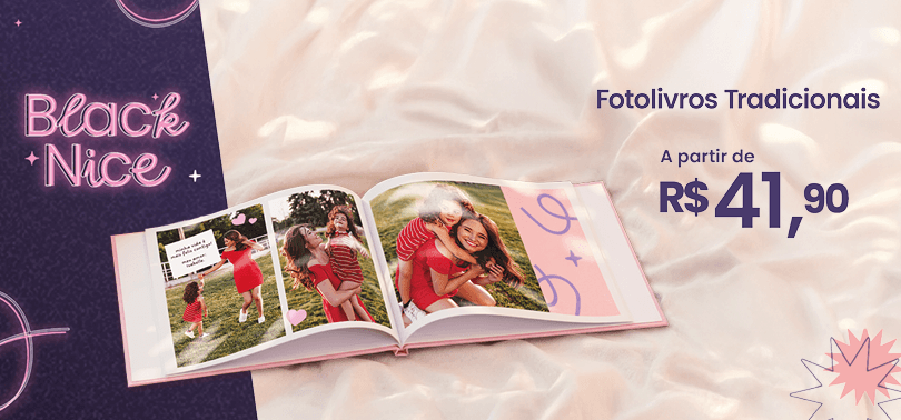 Fotolivro capa dura com imagens de pai e filhos sorrindo, sobre mesa de madeira clara, com promoção a partir de trinta e nove reais e noventa centavos