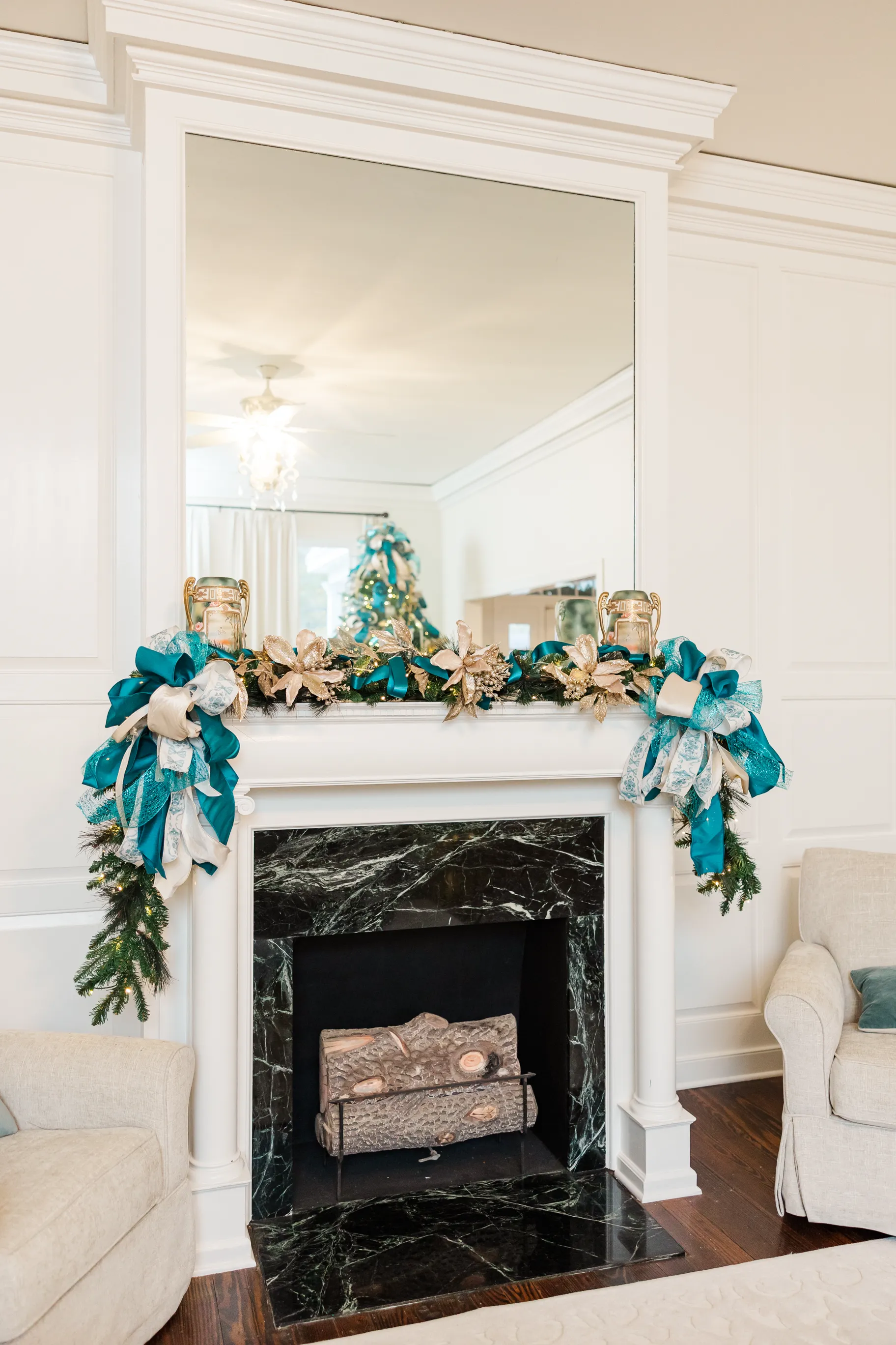 Luxury table setting by Sarah Overall Events with pink embroidered napkins, gold-rimmed plates, floral arrangements, and personalized menus in Shreveport.