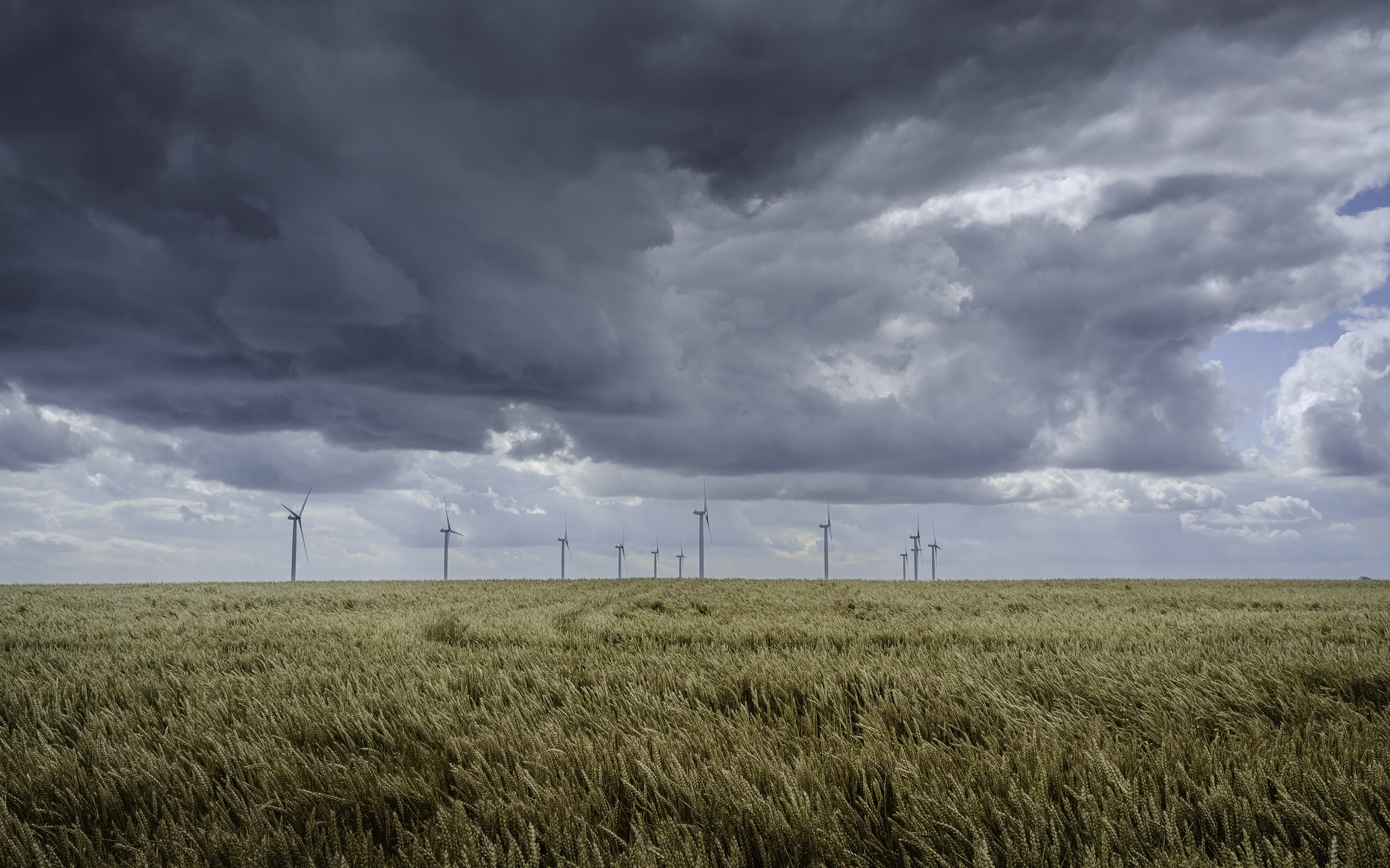 UK wind breaks records but wastes £1.5bn