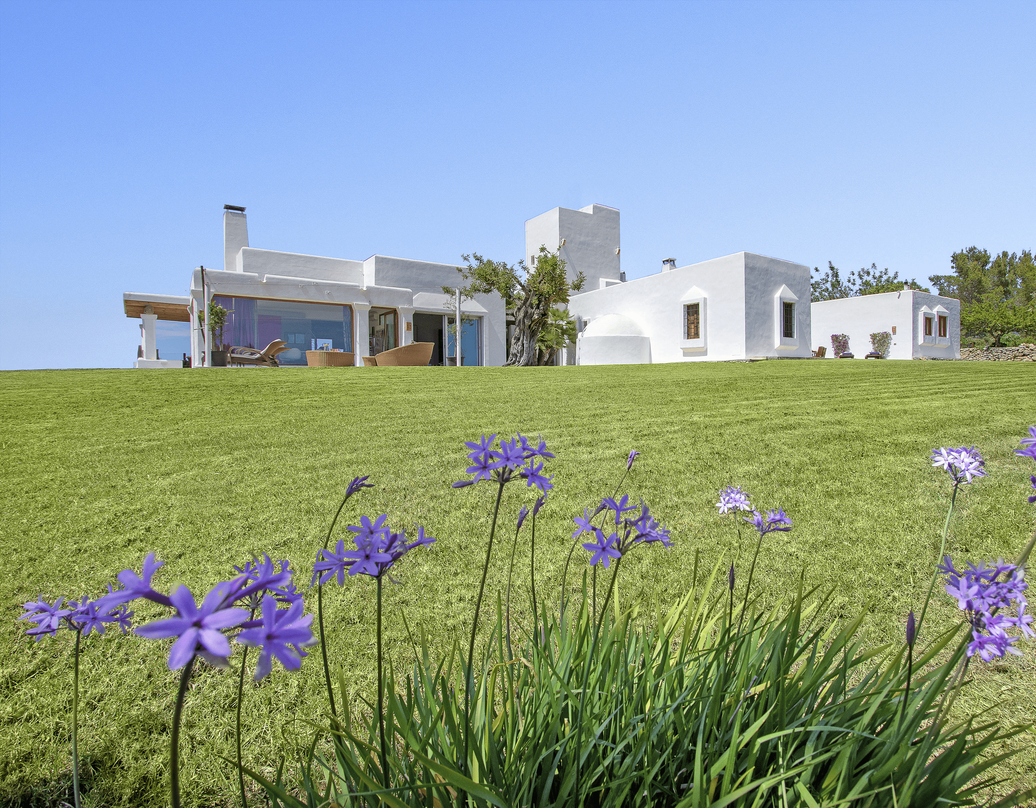 Luxury White House in Ibiza with Garden