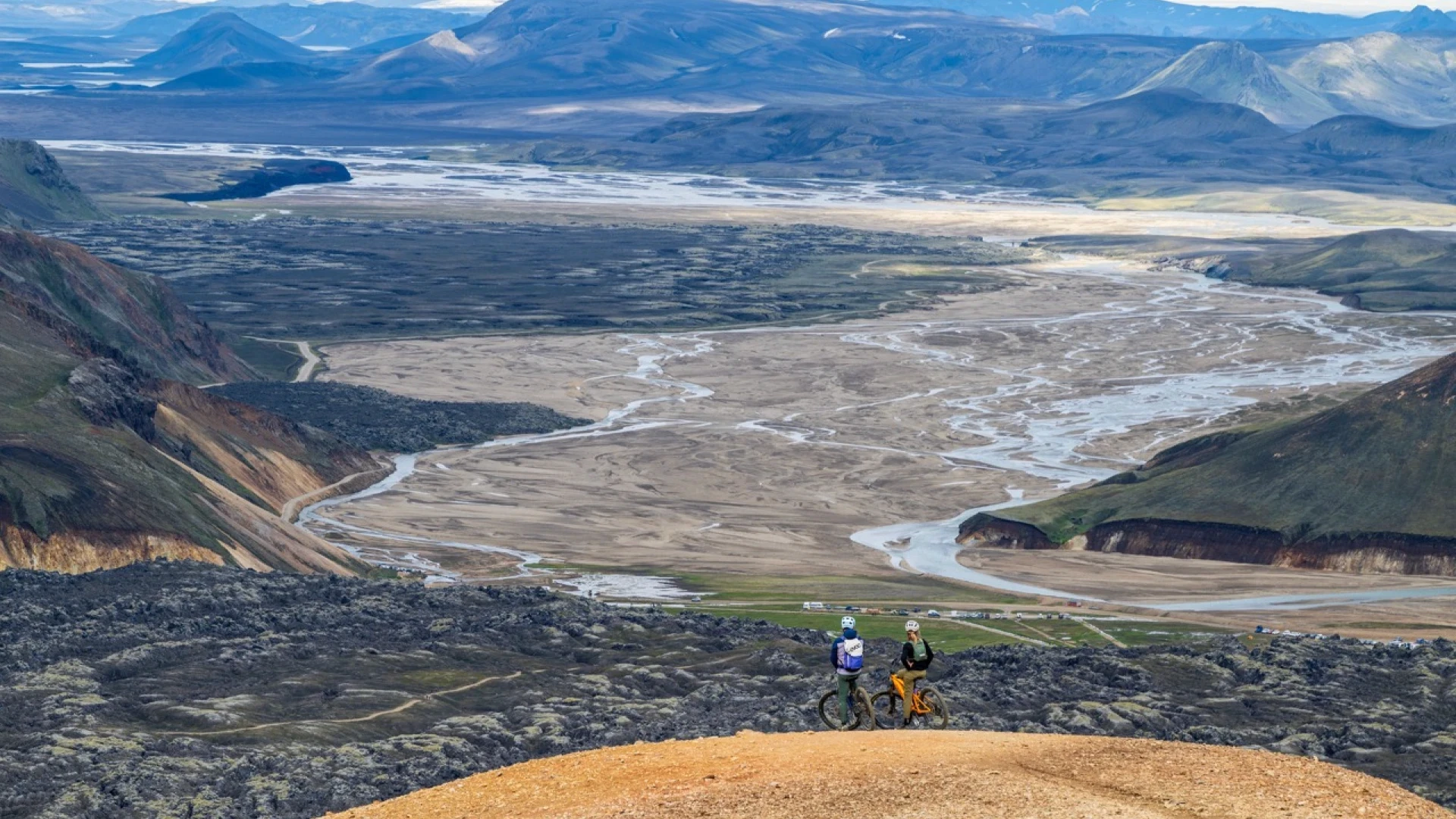 Tobias Woggon and Katrin Stohr ride ebike mtb in Landmannalaugar
