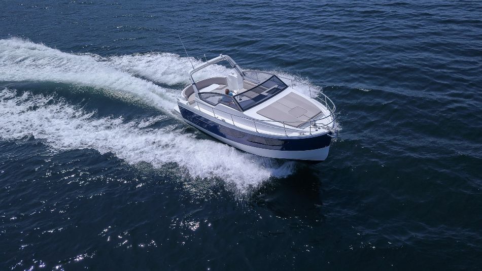 The Rodman Spirit 31 Open cruiser (inboard version) at sea