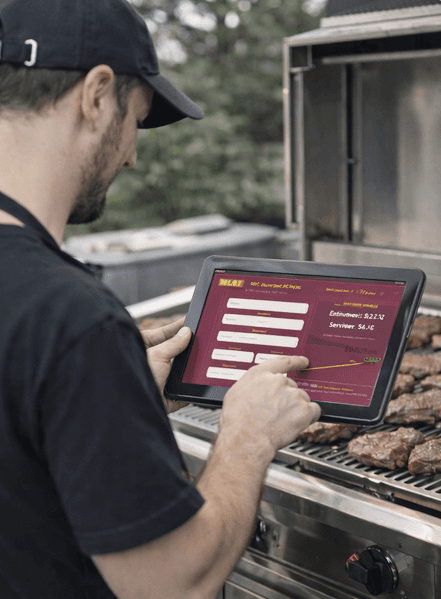 Fachliche Anwendung von DKA Coreflex auf einem Tablet am Grill