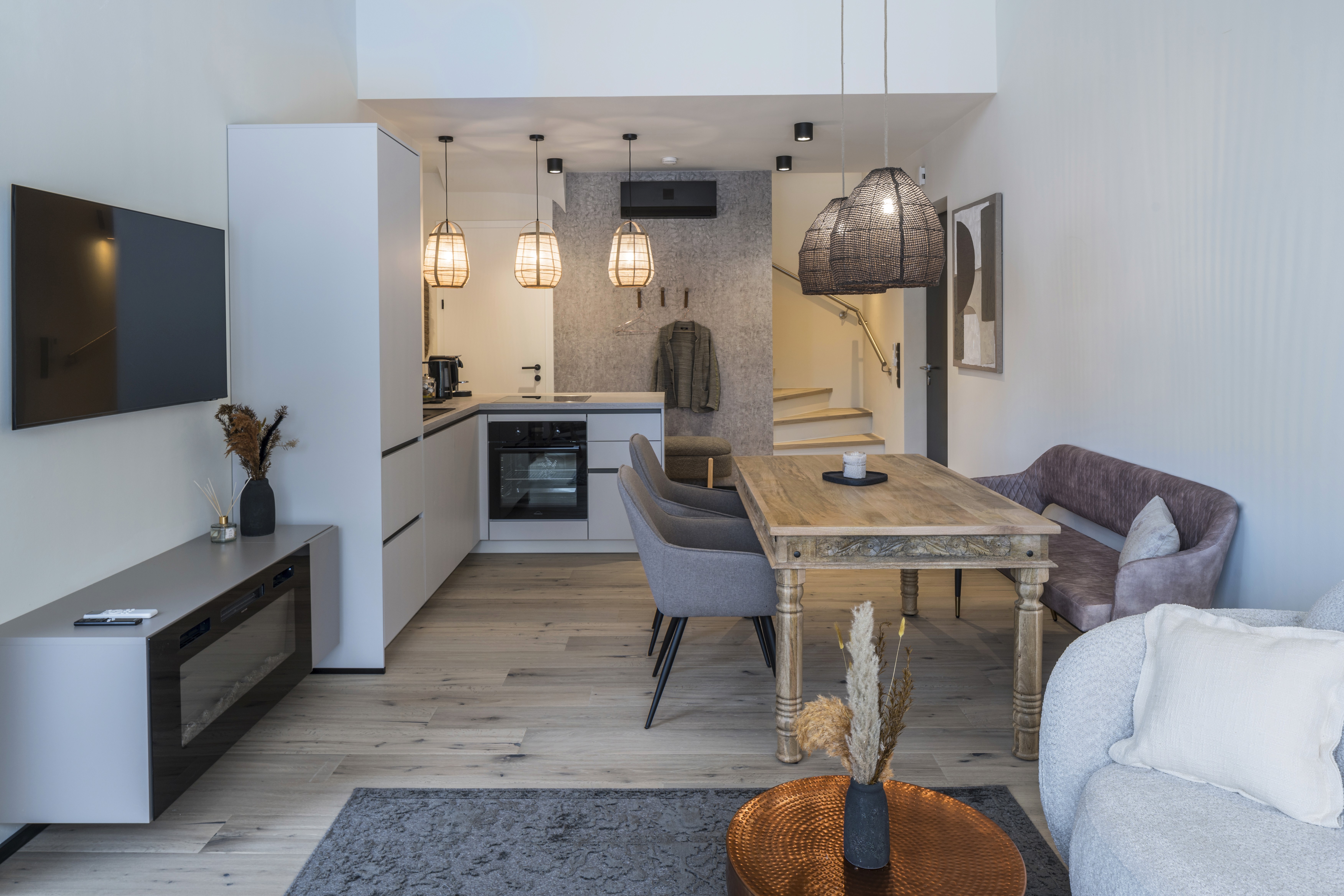 hallway-inside-a-mediterranean-modern-hotel--arche