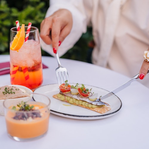 点餐小吃、烟熏沙丁鱼和科尔多瓦萨摩雷霍（科尔多瓦的冷汤）