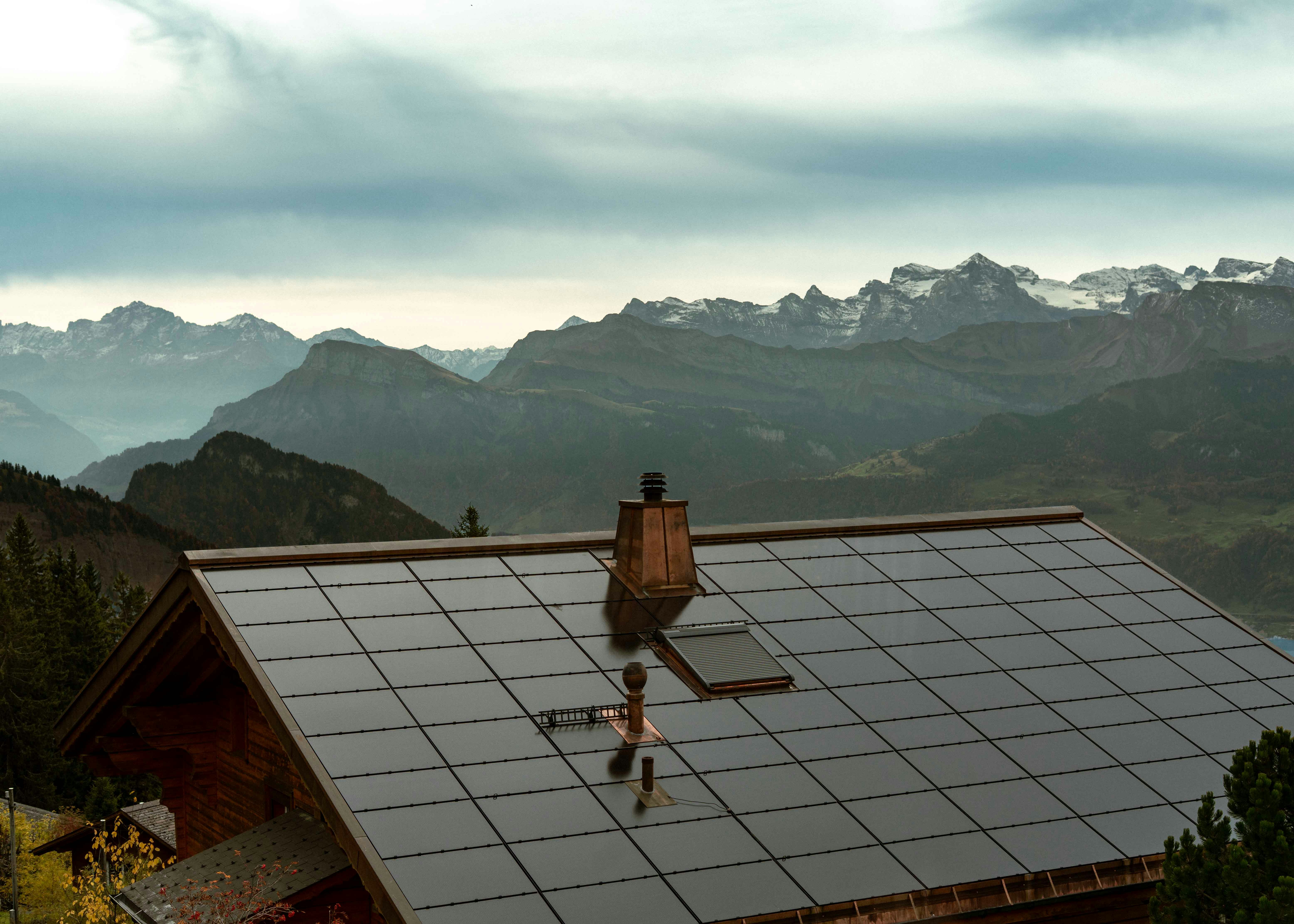 Hustak med solceller