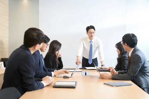 특허법인 엠에이피에스 전문가들의 미팅 모습