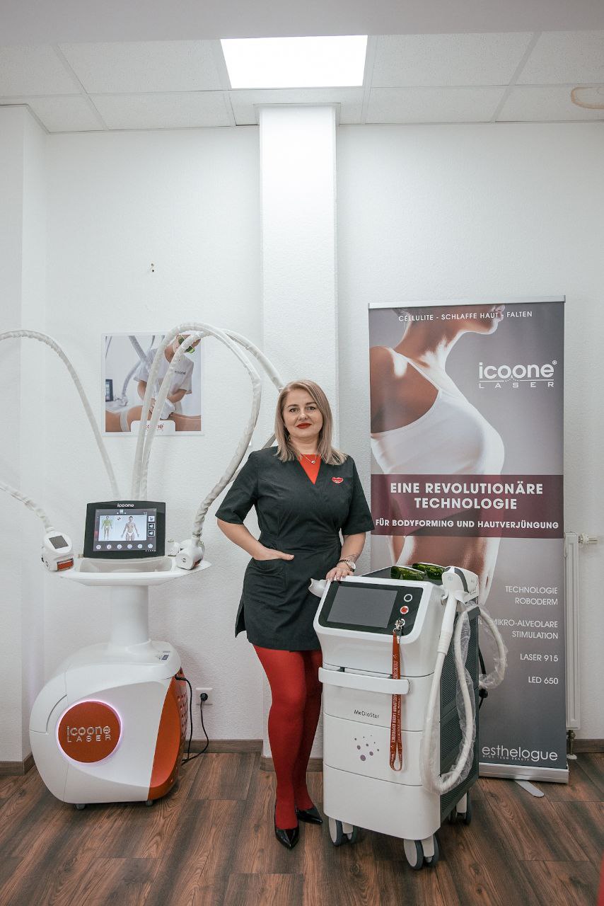 A cosmetologist in a cosmetologist's office and a laser device ICOON, Mediostar