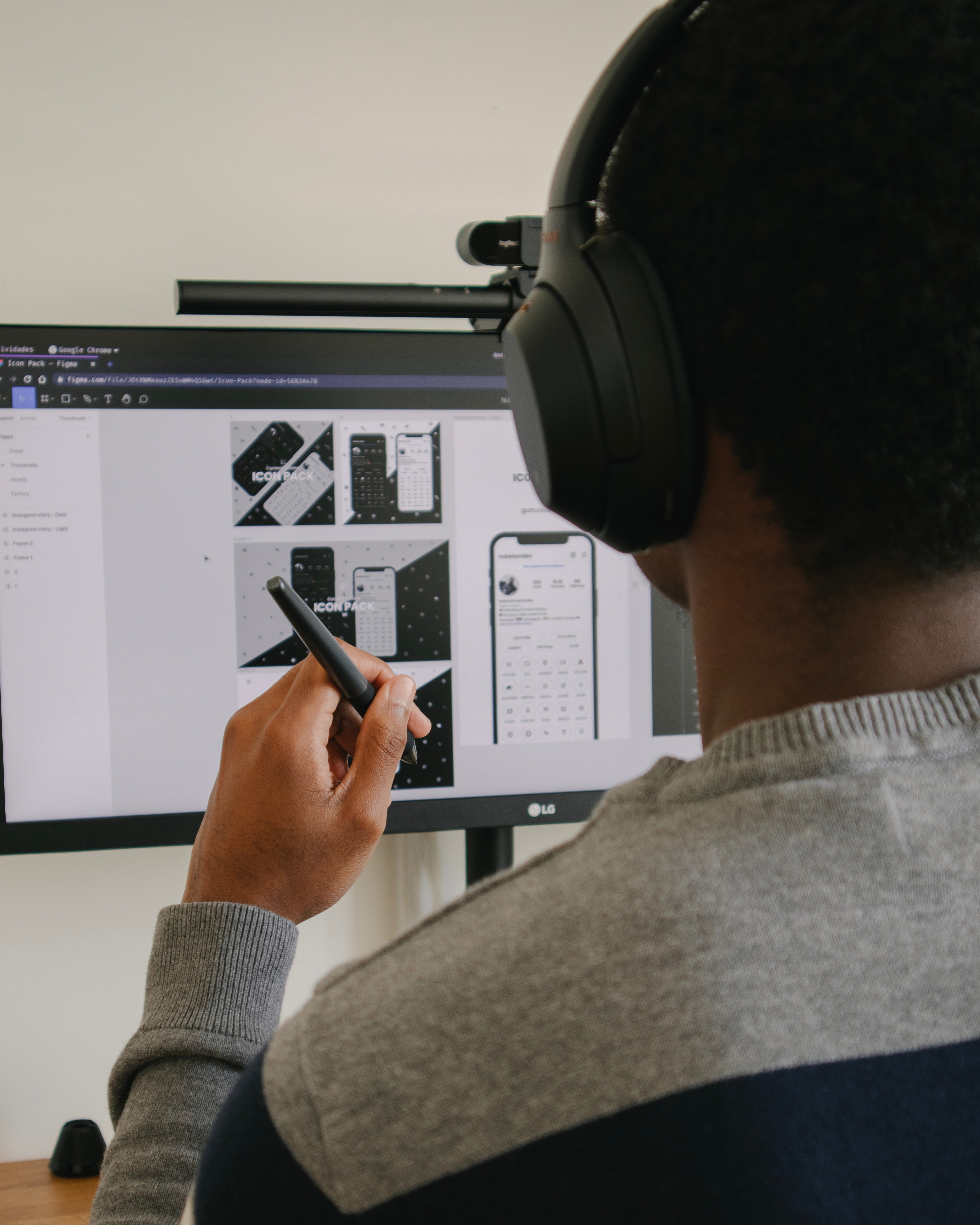Man holding a pen and working