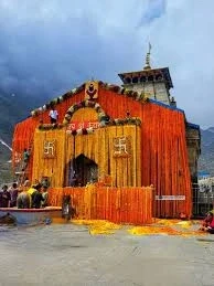 Kedarnath Temple adorned with marigolds