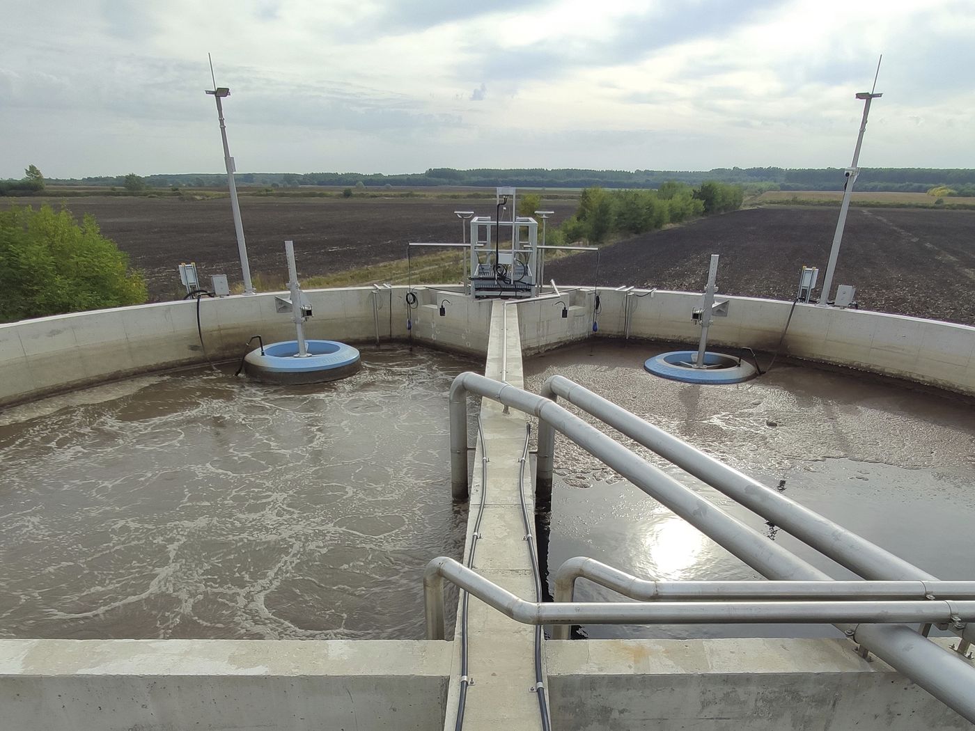 Round SBR tank with BIODEC decanters at the Prügy municipal wastewater treatment plant, Hungary