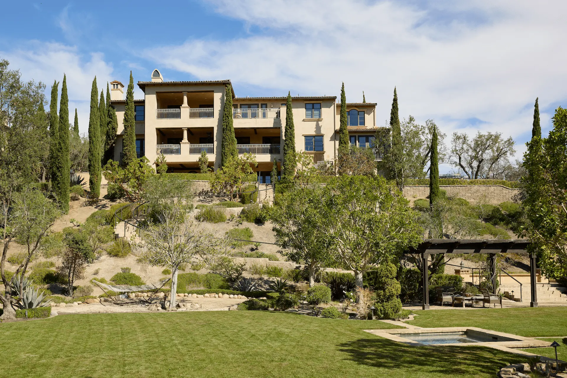 Wide shot of the San Juan Capistrano remodel residence. Photo by Todd Huge.