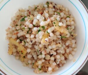Sabudana khichdi served in a bowl and garnished with coriander leaves.