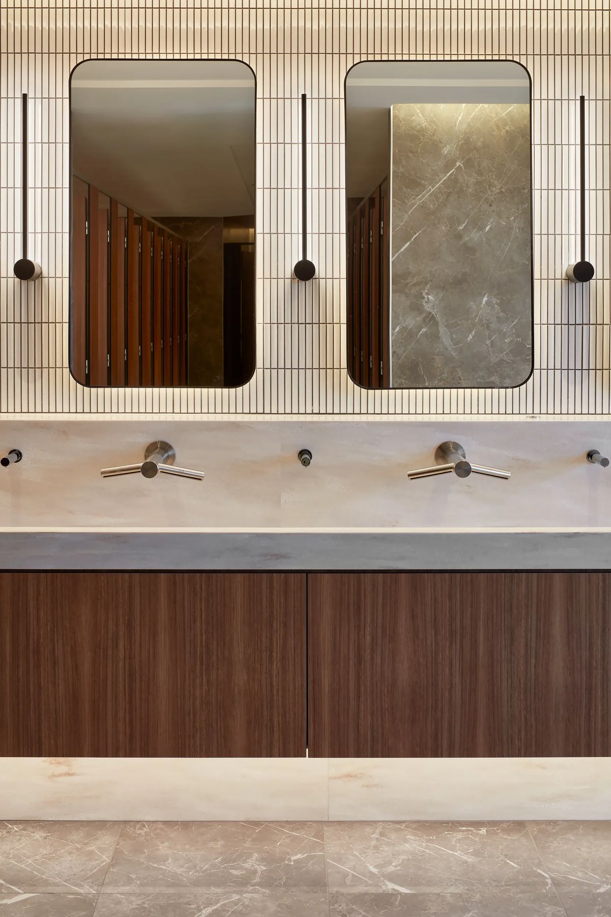 BW Design Centre 是一支擁有16年豐富經驗的專業設計團隊，我們專注於社區設計，致力打造更好社區環境。我們的服務涵蓋多個領域，包括醫療安老、教育空間、NGO非牟利組織、藝術設計、宗教團體、社區美化，以及環保ESG項目。我們透過專業工程和設計方案，從初步概念到完整執行，提供一站式服務，幫助客戶提升品牌形象，實現空間轉型，優化您的社區空間！無論是改善社區設施或推動可持續發展，我們都以創新和實用為本，確保每個項目都帶來實質價值。