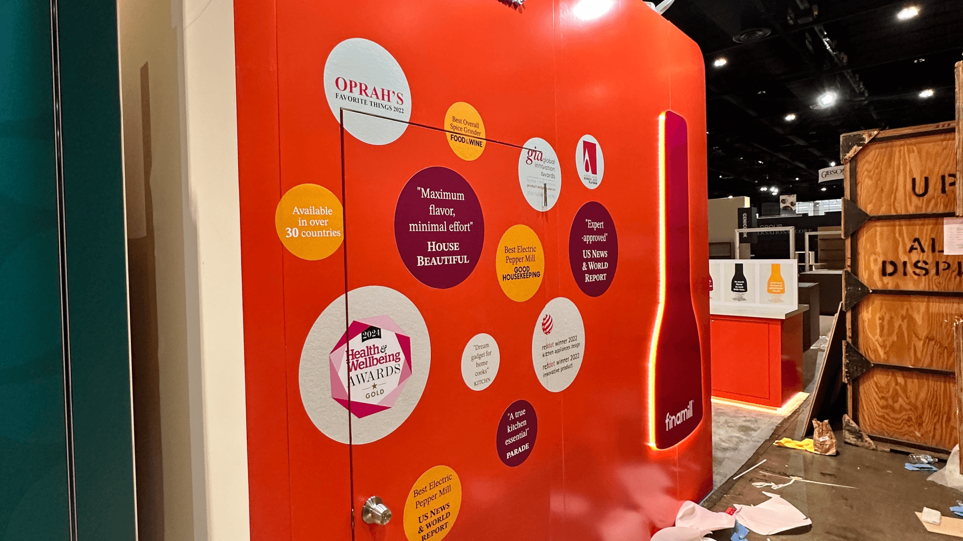 residentiq_naa-apartmentalize_2024_big_philadelphia_pennsylvania-convention-center_entry-orientation-demo-approach_03.jpg ALT：ResidentIQ Apartmentalize 2024 booth – aisle-facing entry orientation and walk-up demo approach with controlled traffic flow