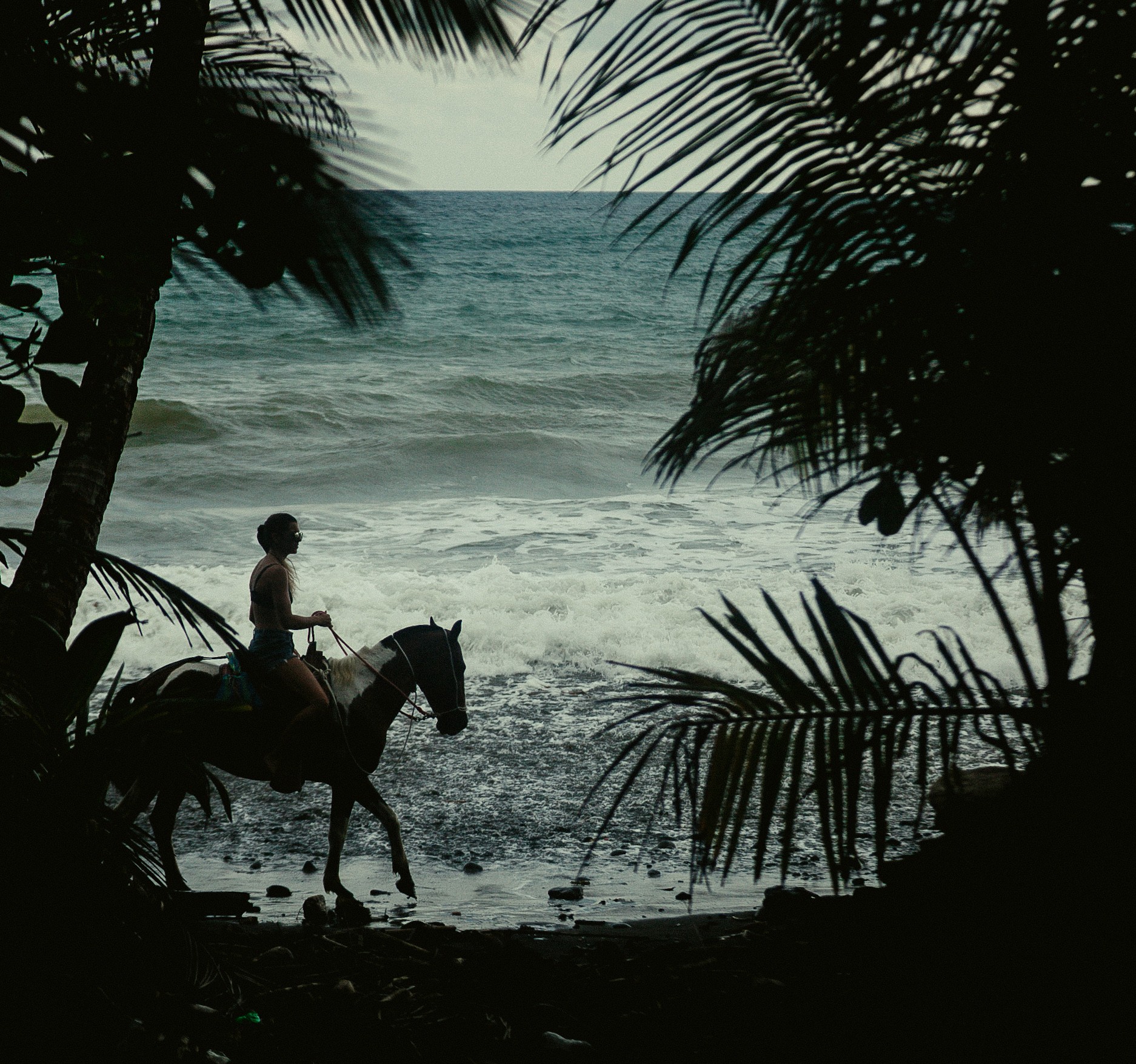 Eleanor Hastings pose with sheets