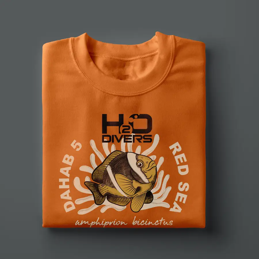 Grey tshirt depicting a clownfish from the Dahab 5 campaign