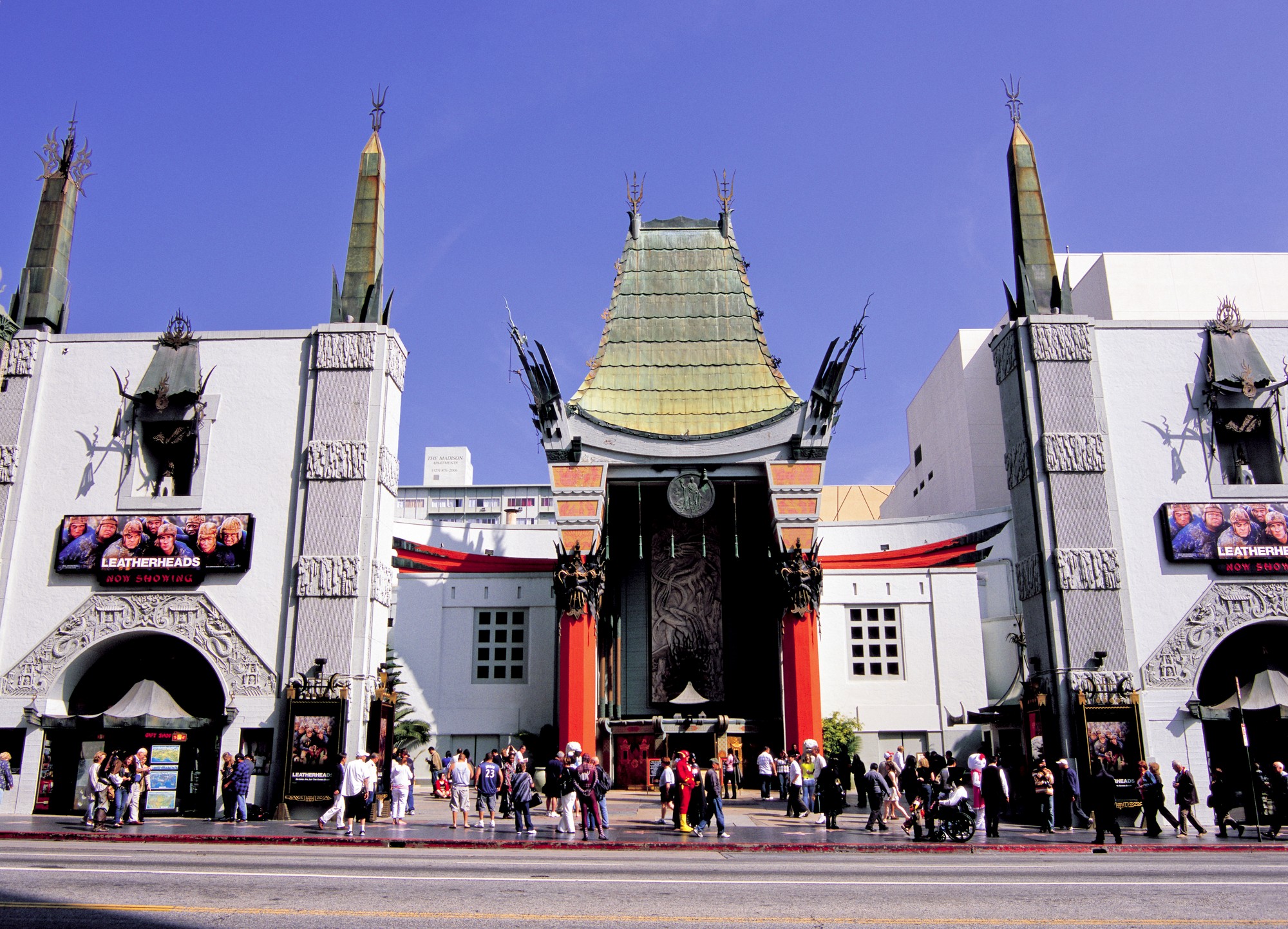 photography of dam during daytime