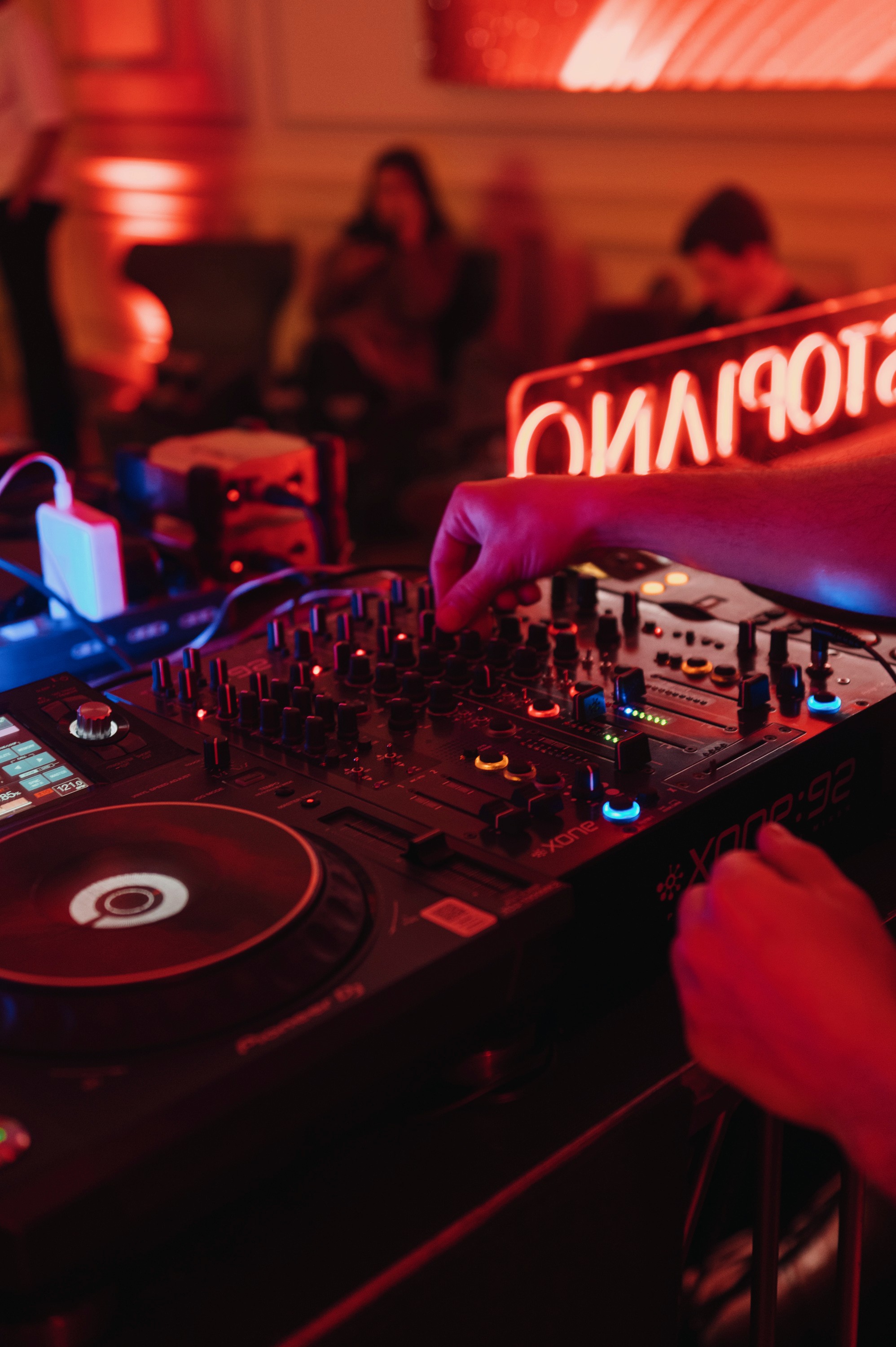 Digma Music: Arte & Performance  Nel cuore della musica elettronica Torino, Digma Music si distingue per la sua versatilità e per la capacità di coinvolgere il pubblico nei DJ set live Torino. Attraverso la collaborazione con Sestopiano Torino, l’artista ha portato nei nostri format una miscela equilibrata di ritmo, energia e ricerca sonora.  La sua presenza nei Sestopiano eventi contribuisce alla crescita della scena degli eventi Torino, mettendo in evidenza le potenzialità espressive di ogni DJ Torino e producer. Questa sezione è dedicata al profilo ufficiale di Digma Music, dove puoi esplorare lineup passate e future Events Turin.  Per tutte le novità segui Digma Music su Instagram e gli altri social ufficiali.