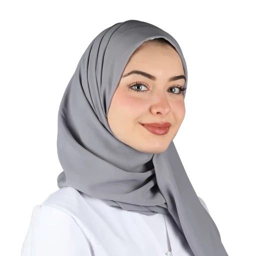 لقطة امامية للدكتورة جانا في مركز انفزلاين الطبي في دبي.