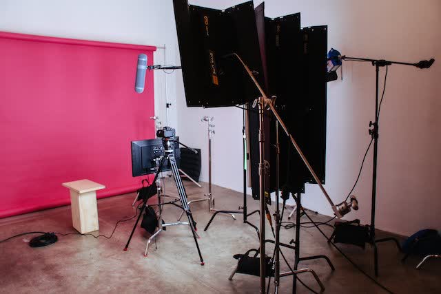 An Ipsy Open Studio space captured by beauty influencer Tiffany at http://www.iamstyle-ish.com