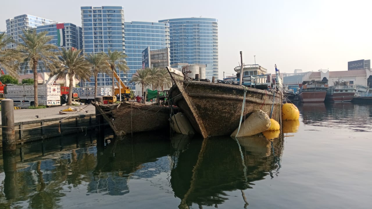 people between vendors