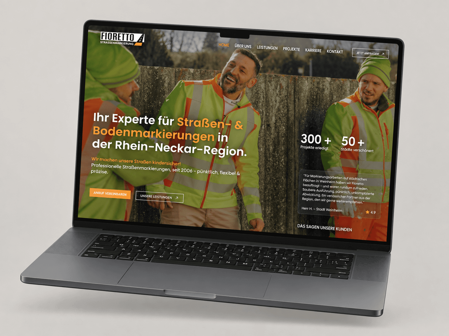 Fioretto-Straßenmarkierung: Website auf einem Laptop.