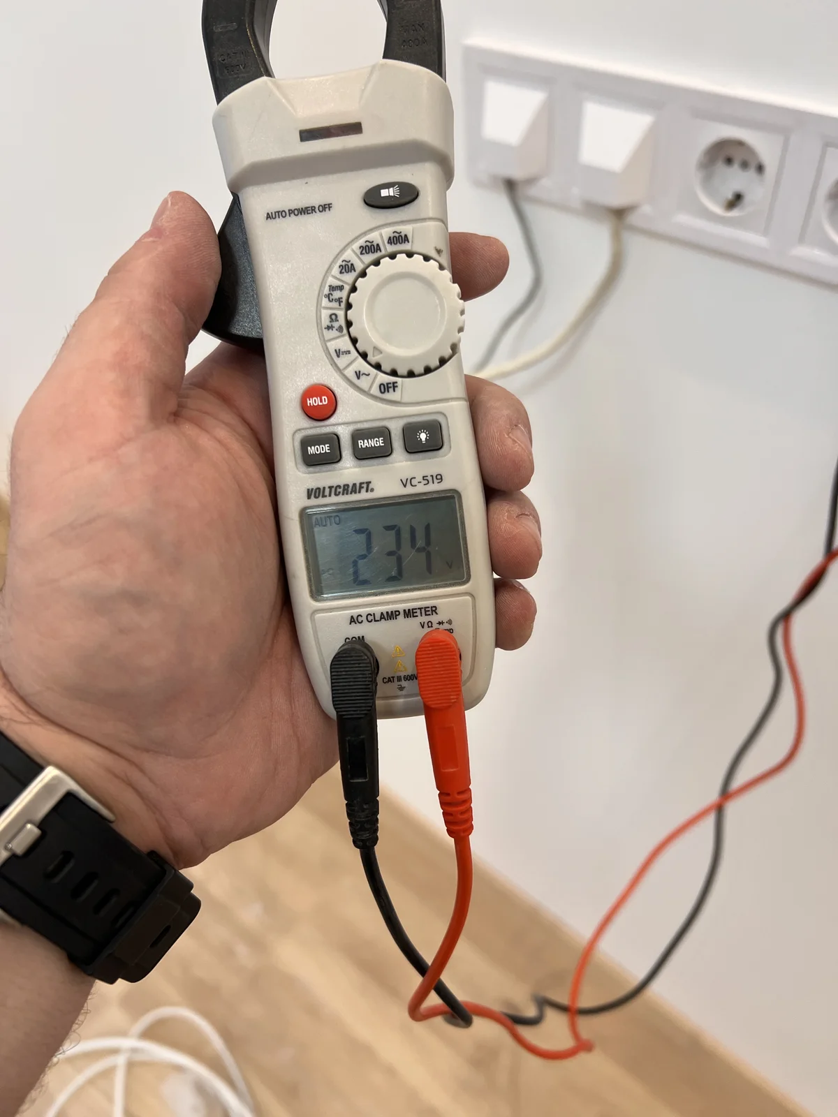 Ampermax szerelő mérés közben