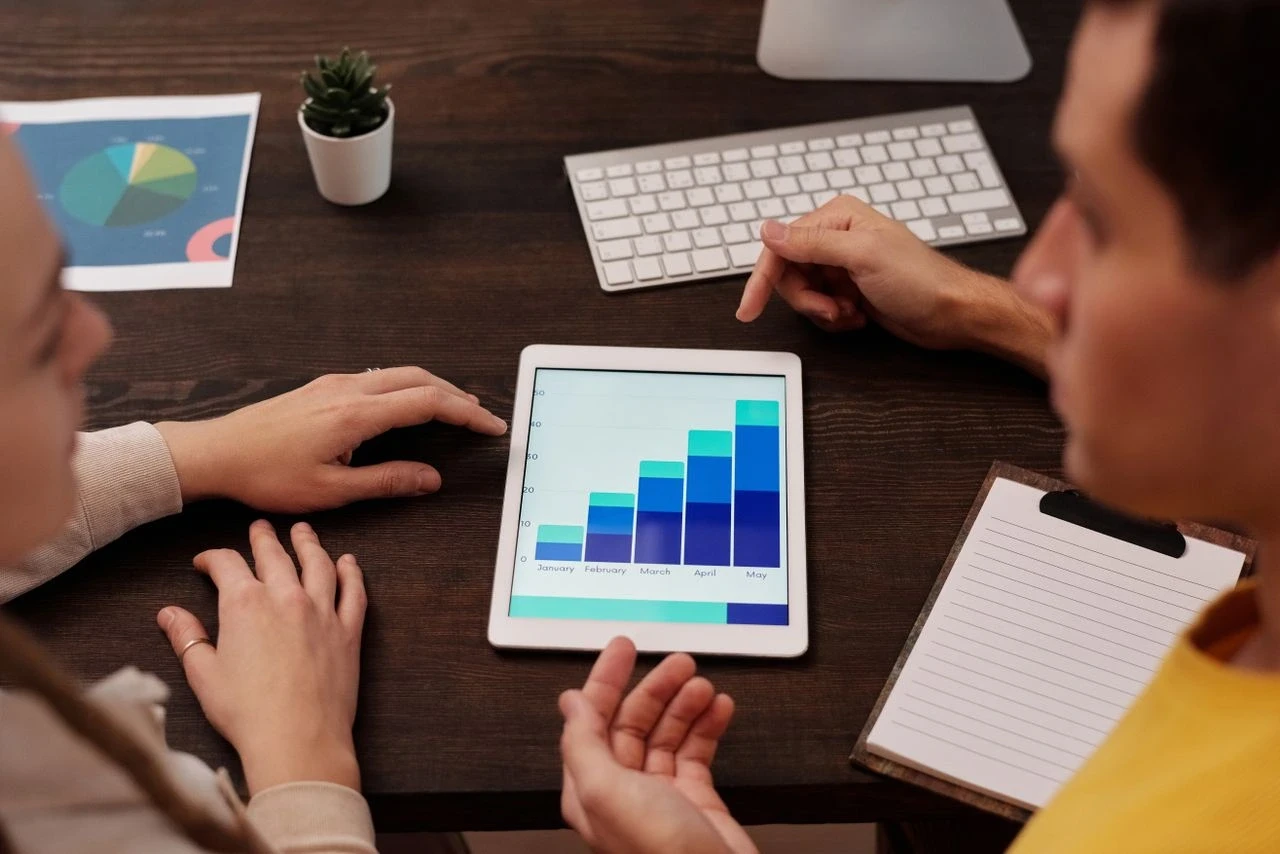 Mesurer la qualité de vos données CRM : les indicateurs clés à suivre