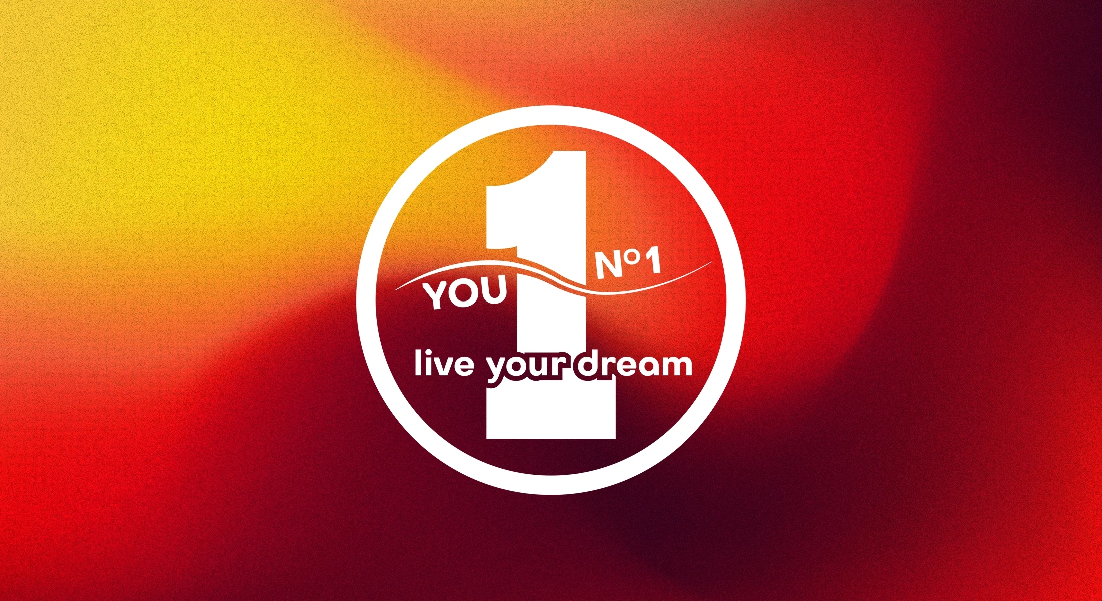 Prezentacja logo YouNr1 na kolorowym tle