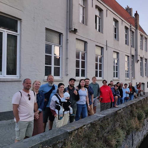 Csoport a Golden Hand-csatornánál