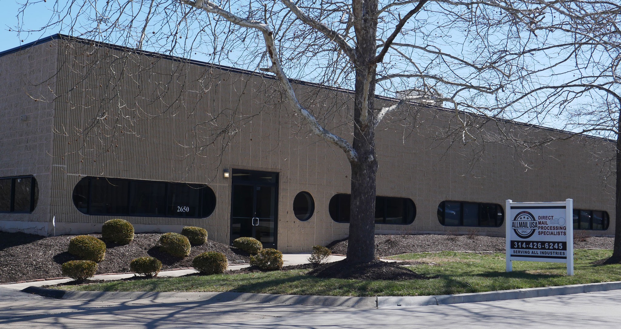 Daytime photo of the front entrance to Allmail USA, Inc.
